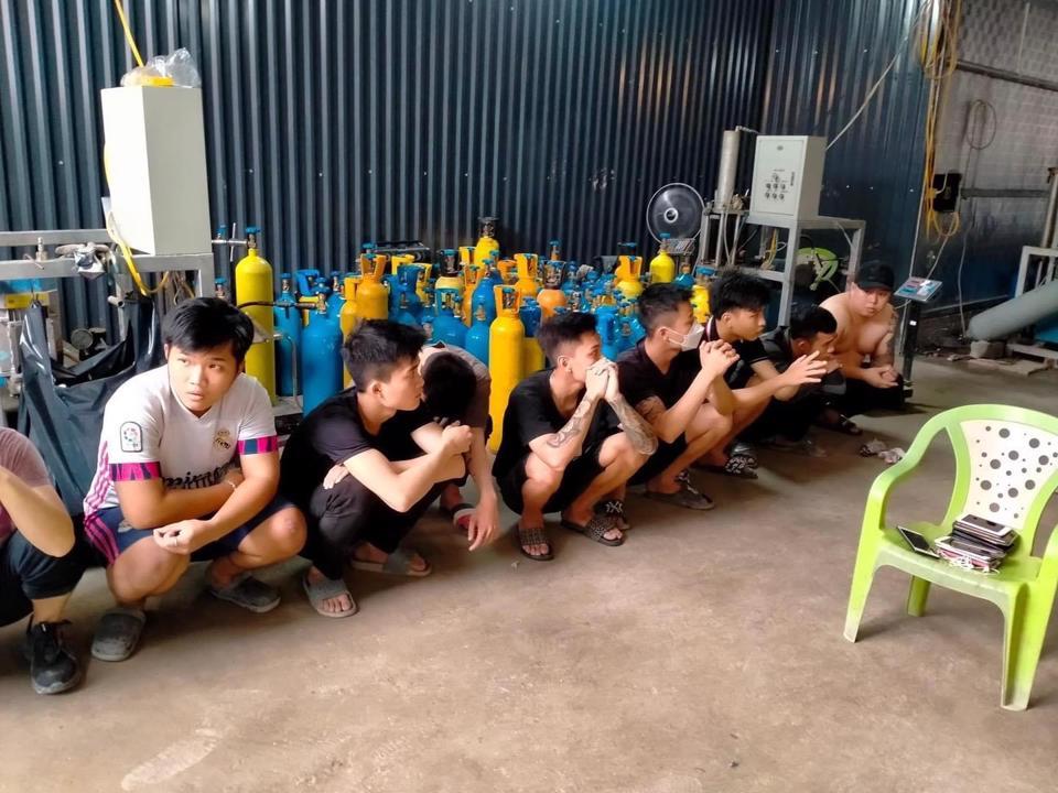 Tại cơ sở sản xuất khi cười N2O