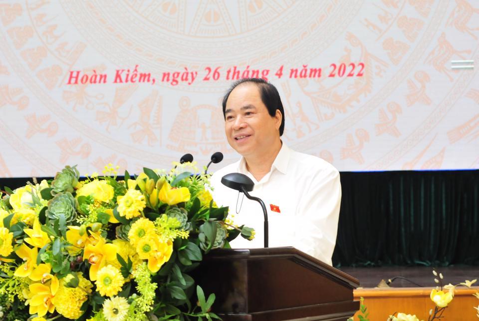 Đại biểu Quốc hội Trương Xuân Cừ, Phó Chủ tịch Trung ương Hội Người cao tuổi Việt Nam phát biểu tiếp thu toàn bộ ý kiến, kiến nghị của cử tri