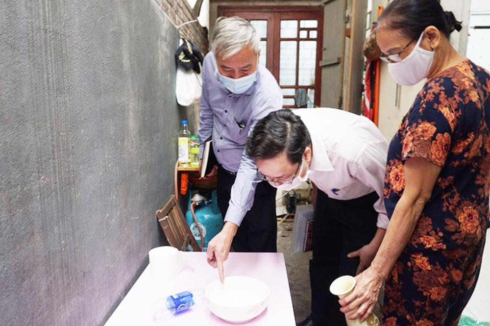 Kiểm tra sốt xuất huyết tại Hà Nội.