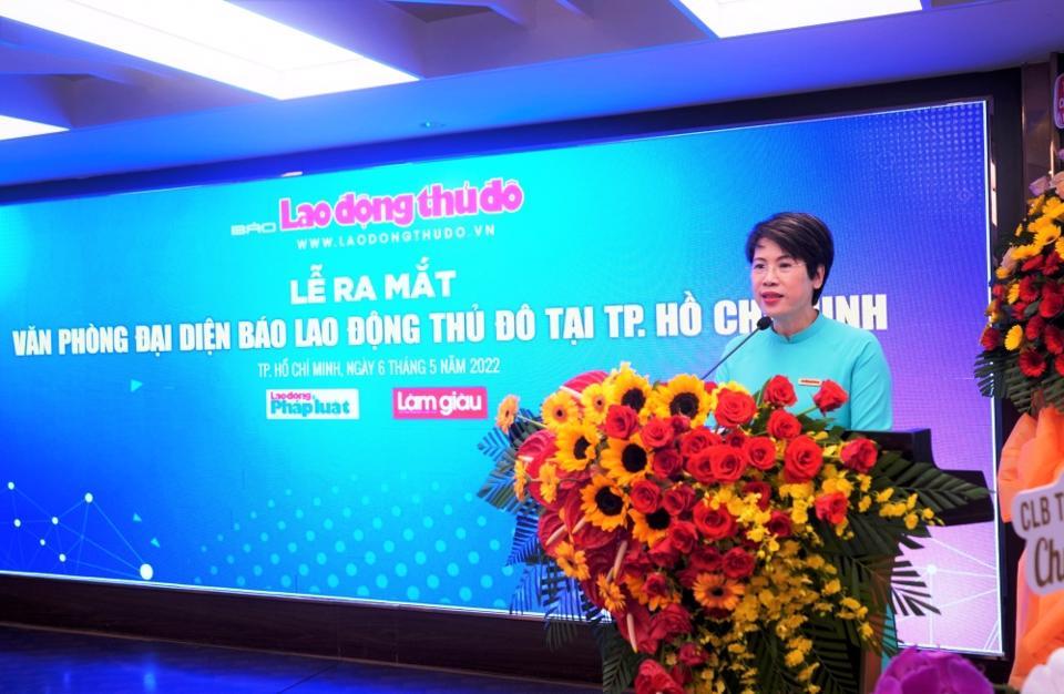 Tổng Biên tập báo Lao động Thủ đô phát biểu tại lễ ra mắt.