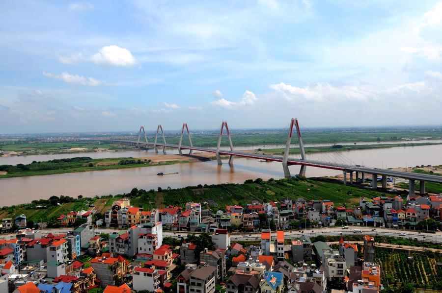Cầu Nhật Tân. Ảnh: Thanh Hải  