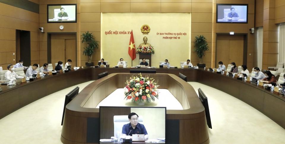Quang cảnh phiên họp thứ 10 của Ủy ban Thường vụ Quốc hội khóa XV