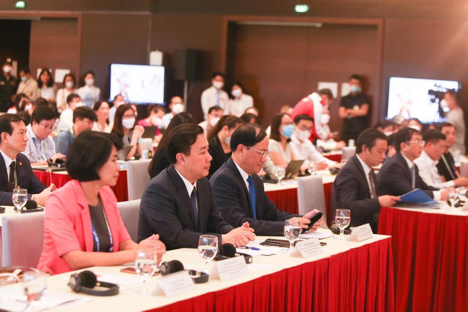 Tham dự buổi lễ có Thứ trưởng Bộ VHTT&DL Hoàng Đạo Cương, Thứ trưởng Bộ TT&TT Phạm Anh Tuấn, Phó Chủ tịch UBND TP Hà Nội Chử Xuân Dũng… cùng nhiều quan khách, nhà báo/phóng viên trong nước và quốc tế.
