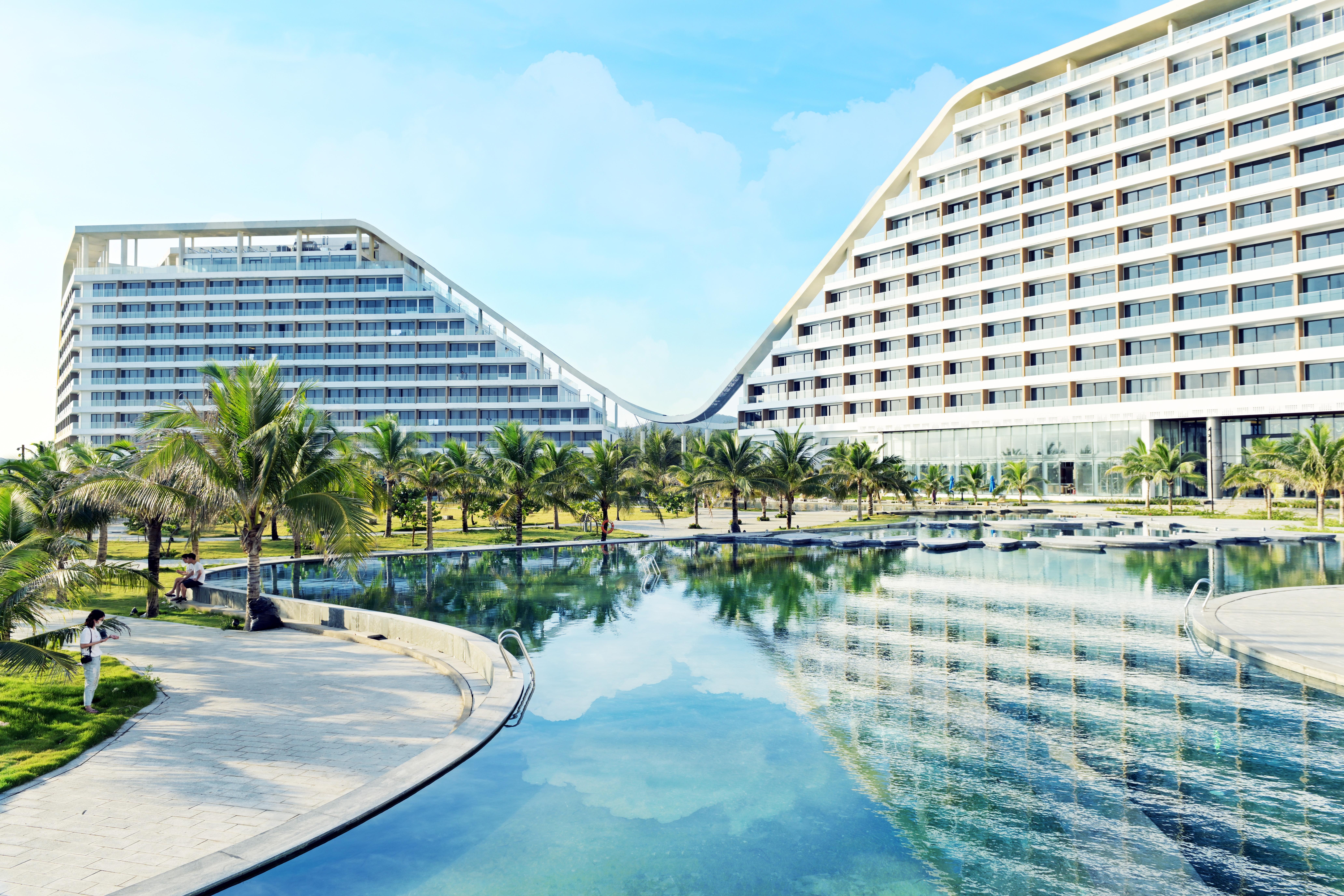 FLC Grand Hotel Quy Nhơn là một trong những tổ hợp khách sạn 5 sao có quy mô bậc nhất Việt Nam.