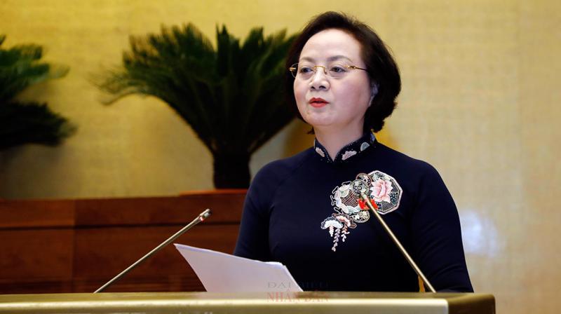 Bộ trưởng Bộ Nội vụ Phạm Thị Thanh Trà trình bày Tờ trình Dự Luật tại Kỳ họp. Ảnh: daibieunhandan.vn