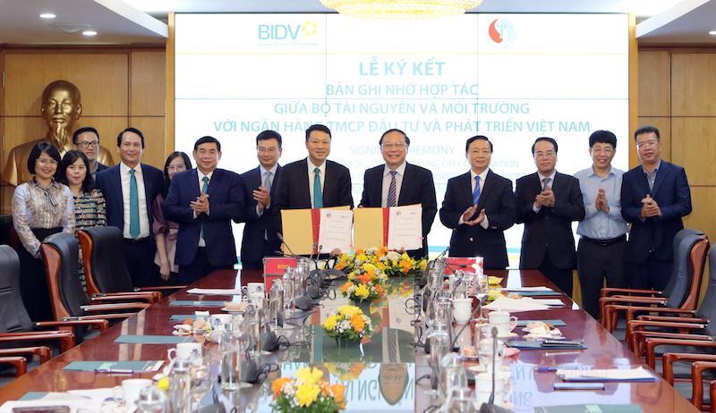 Đại diện Bộ TN&MT và BIDV ký Bản ghi nhớ hợp tác