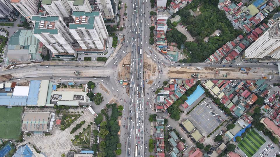Dự án xây dựng hầm chui Lê Văn Lương, đi ngầm qua nút giao Khuất Duy Tiến - Tố Hữu dự kiến tháng 10/2022 sẽ hoàn thành thông xe kỹ thuật. Ảnh: Minh Tường  