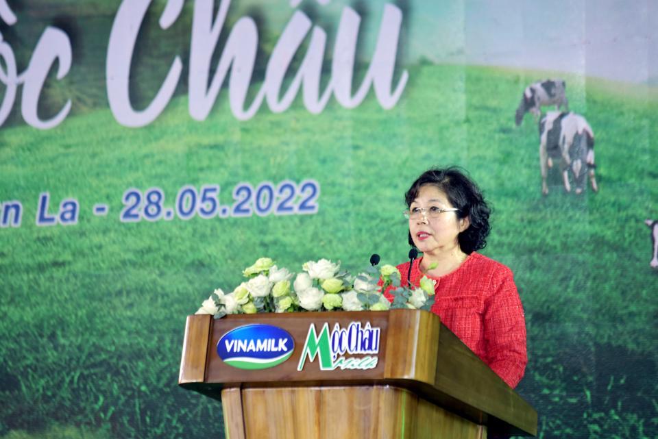 Bà Mai Kiều Liên - Thành viên HĐQT, Tổng Giám đốc Vinamilk kiêm Chủ tịch HĐQT Mộc Châu Milk phát biểu về các định hướng chiến lược đối với dự án.