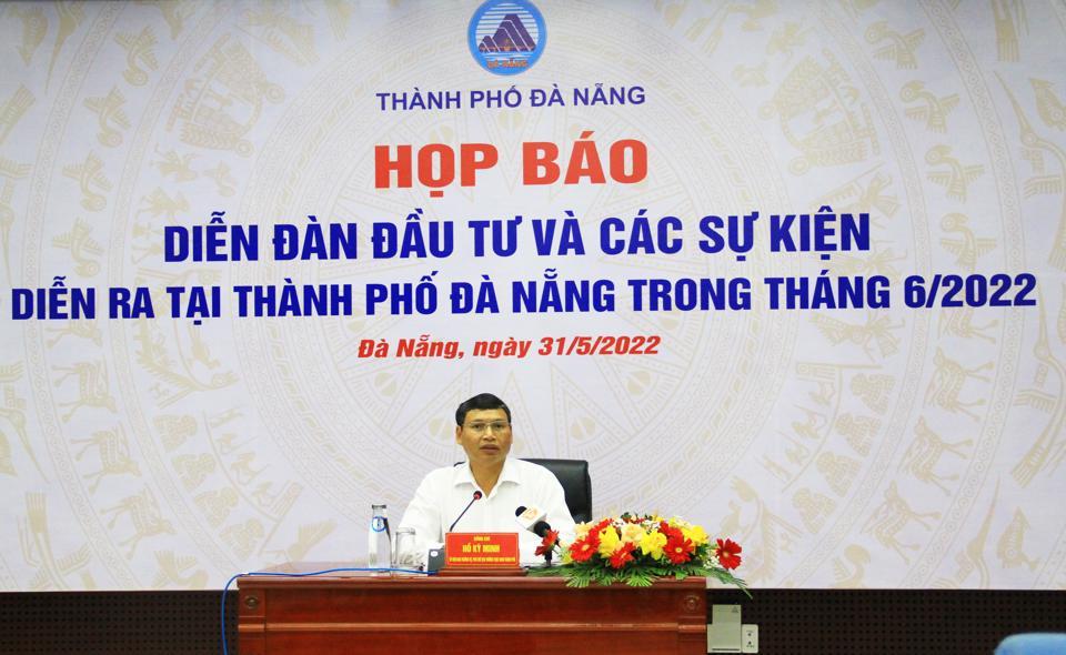 Phó Chủ tịch Thường trực UBND TP Đà Nẵng Hồ Kỳ Minh chủ trì họp báo sáng 31/5. Ảnh: Quang Hải