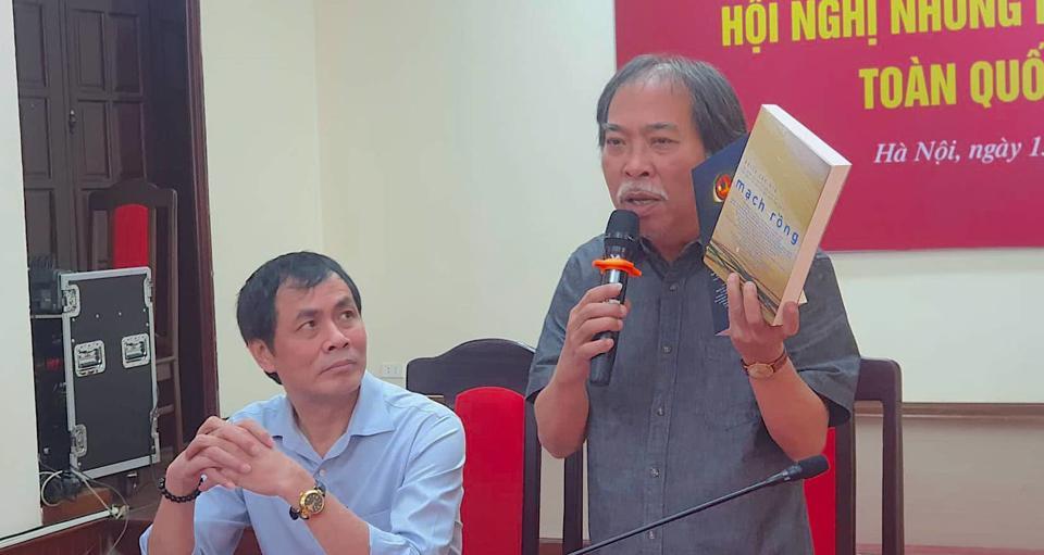 Chủ tịch Hội Nhà văn Việt Nam Nguyễn Quang Thiều phát biểu.