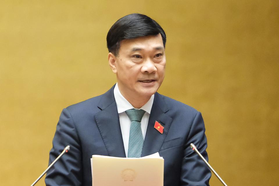 Chủ nhiệm Ủy ban Kinh tế của Quốc hội Vũ Hồng Thanh báo cáo tại Kỳ họp. Ảnh: Quochoi.vn