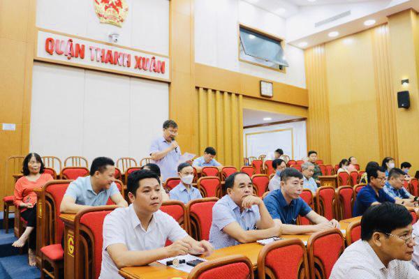 Cử tri quận Thanh Xuân nêu ý kiến tại buổi tiếp xúc
