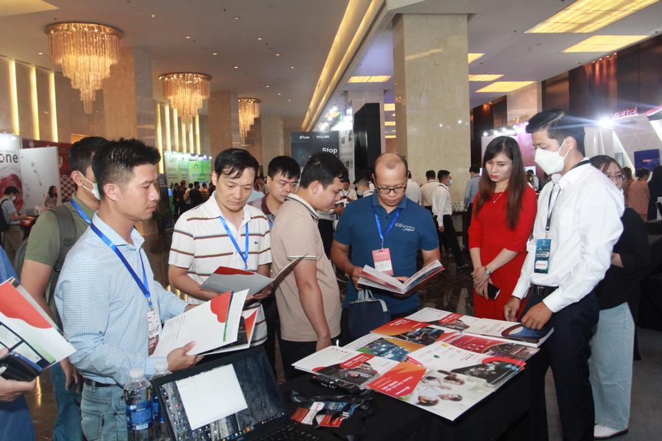 Nhiều đối tác tại Security Summit 2022 quan tâm sản phẩm của HANEL  