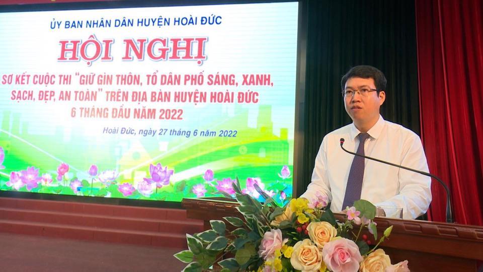 Chủ tịch UBND huyện Hoài Đức Nguyễn Hoàng Trường phát biểu tại cuộc sơ kết 6 tháng cuộc thi“ Giữ gìn thôn, TDP sáng, xanh, sạch, đẹp, an toàn” 