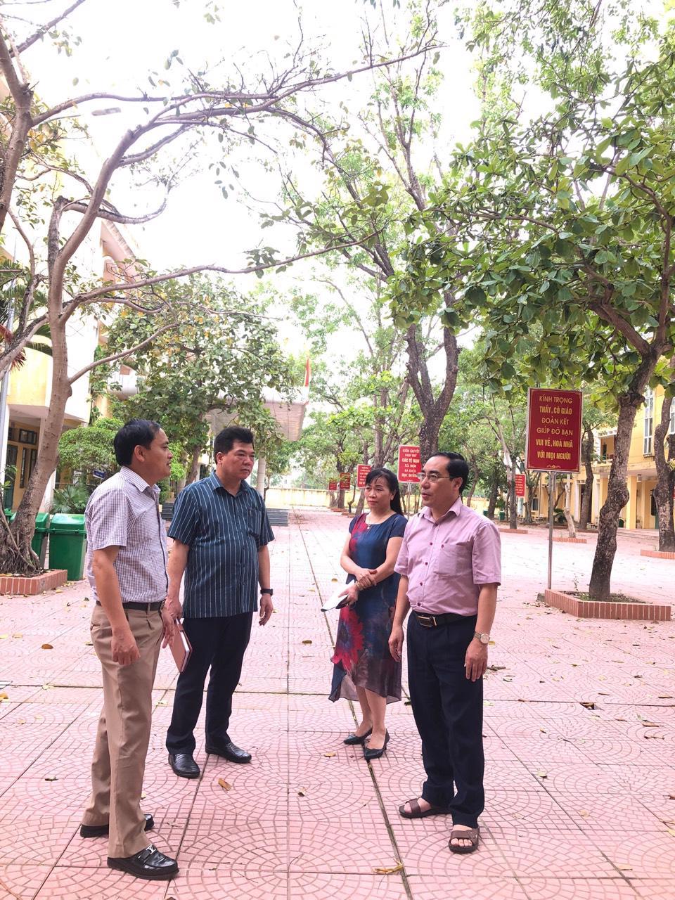 Ban Chỉ đạo thi tốt nghiệp THPT năm 2022 huyện Thường Tín kiểm tra, nhắc nhở các điểm thi trên địa bàn để đảm bảo an toàn tuyệt đối cho kỳ thi