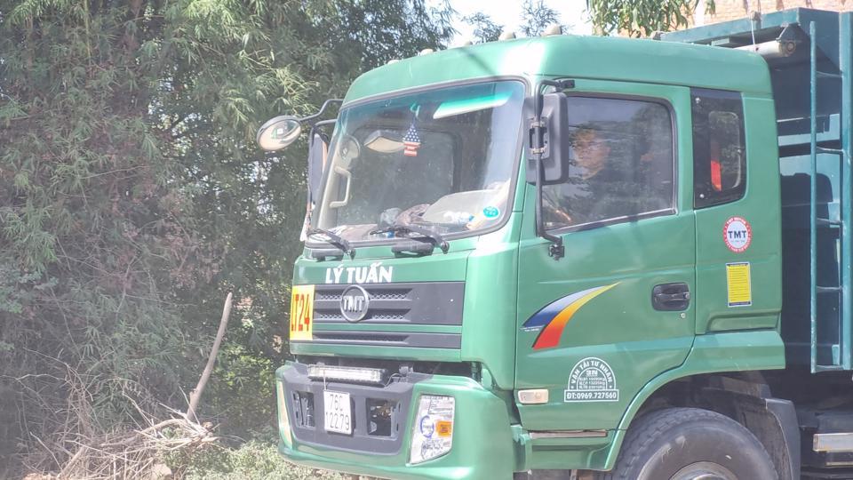 Công ty TNHH Lý Tuấn- Một trong những đơn vị chuyên chở đất, đá ở tuyến Trì Bình - Dung Quất.