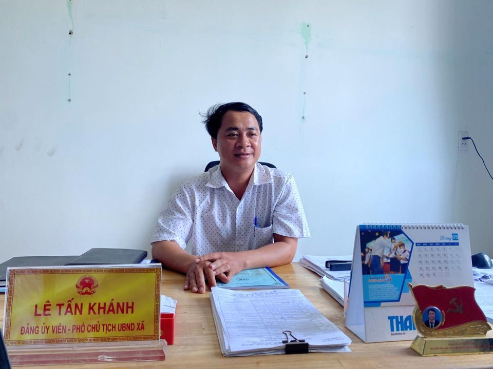 Ông Lê Tấn Khánh- Phó Chủ tịch UBND xã Bình Thạnh.