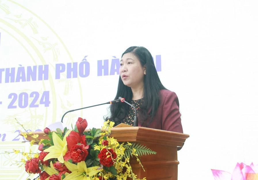 Chủ tịch Ủy ban MTTQ Việt Nam TP Hà Nội Nguyễn Lan Hương phát biểu tại hội nghị