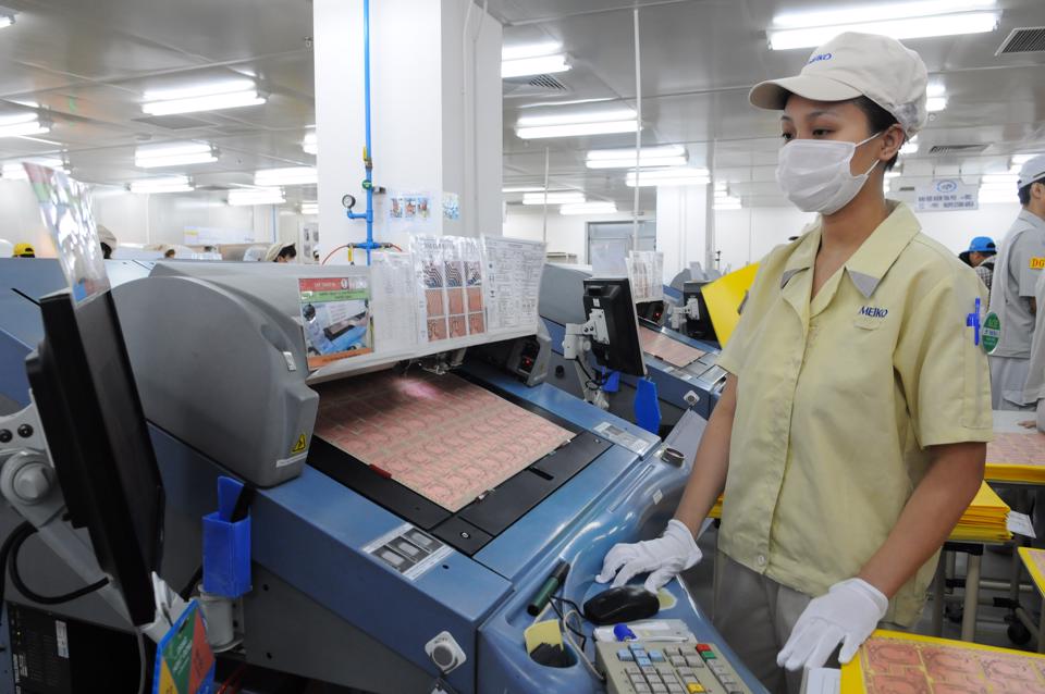 Sản xuất bản mạch điện tử tại Công ty TNHH Điện tử Meiko Việt Nam (Khu công nghiệp Thạch Thất). Ảnh: Hải Linh  