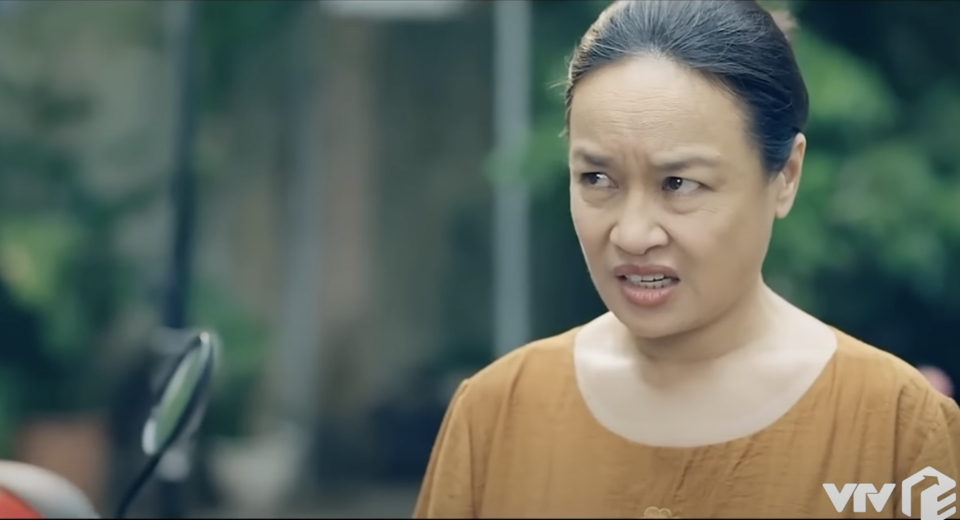 Bà Hạnh không muốn cháu gái đi xét nghiệm Covid-19. Ảnh: VTV.