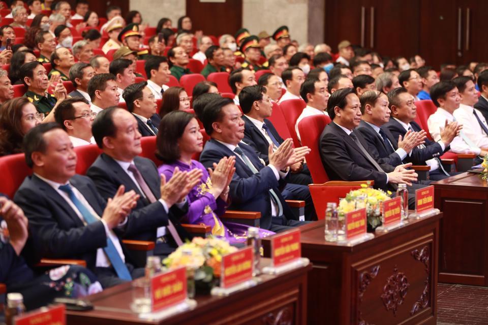 Các đại biểu tham dự hội nghị.