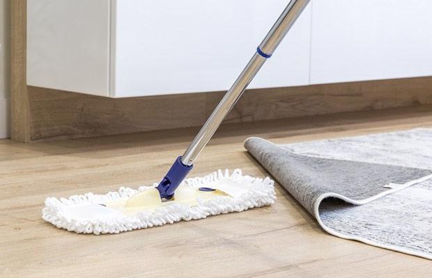 Cách vệ sinh sàn nhà bằng gỗ công nghiệp - Ảnh 1