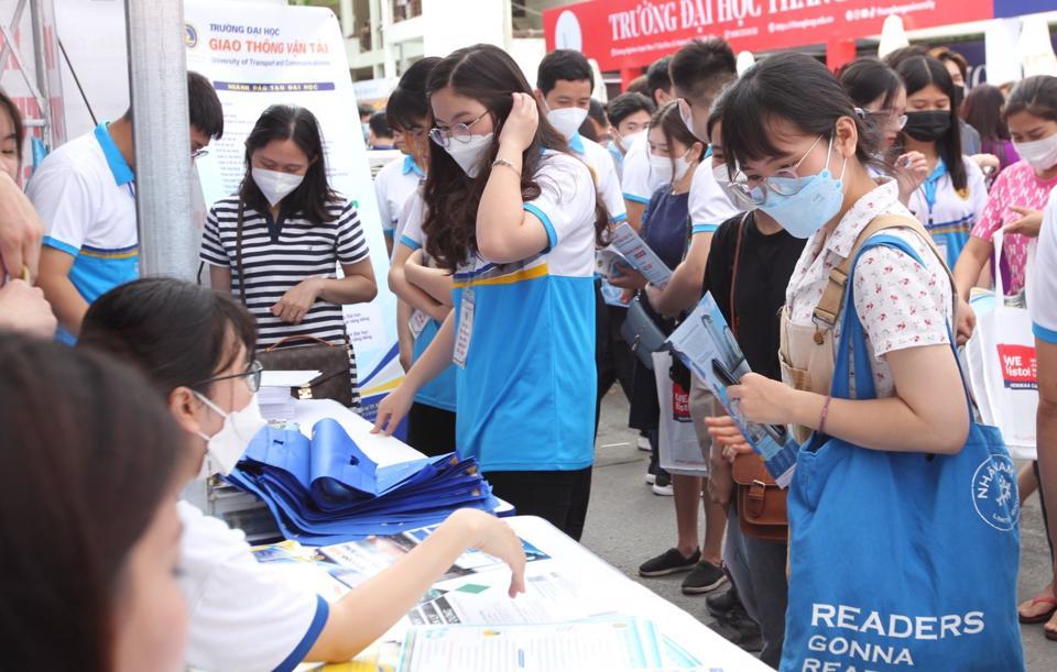 Thí sinh cần cân nhắc, tìm hiểu kỹ thông tin về các trường ĐH mình quan tâm trước khi đăng ký xét tuyển