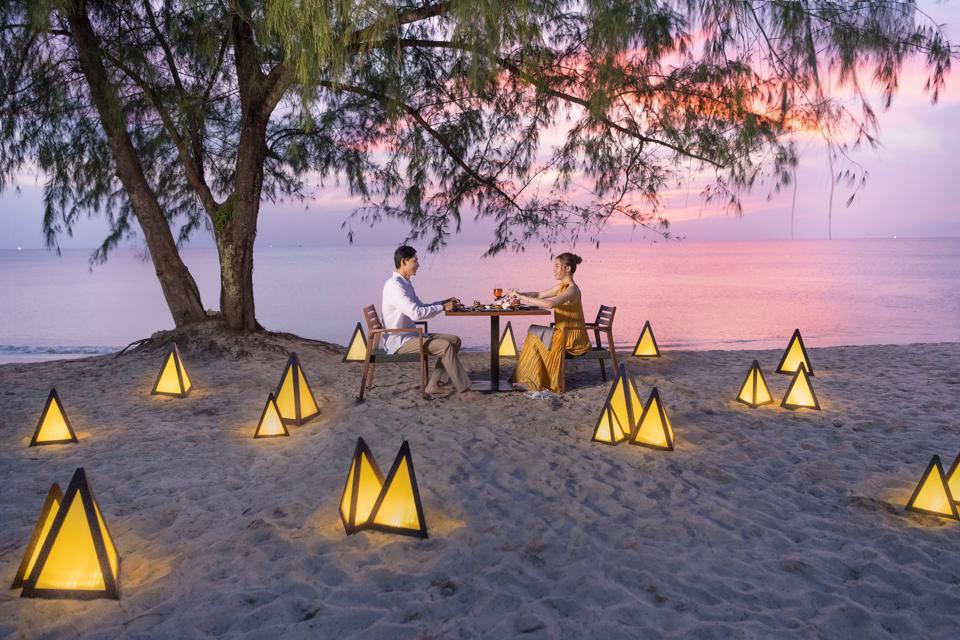 Du khách tới Felicity Phu Quoc có thể thư giãn, ngắm hoàng hôn và thưởng thức ẩm thực độc đáo