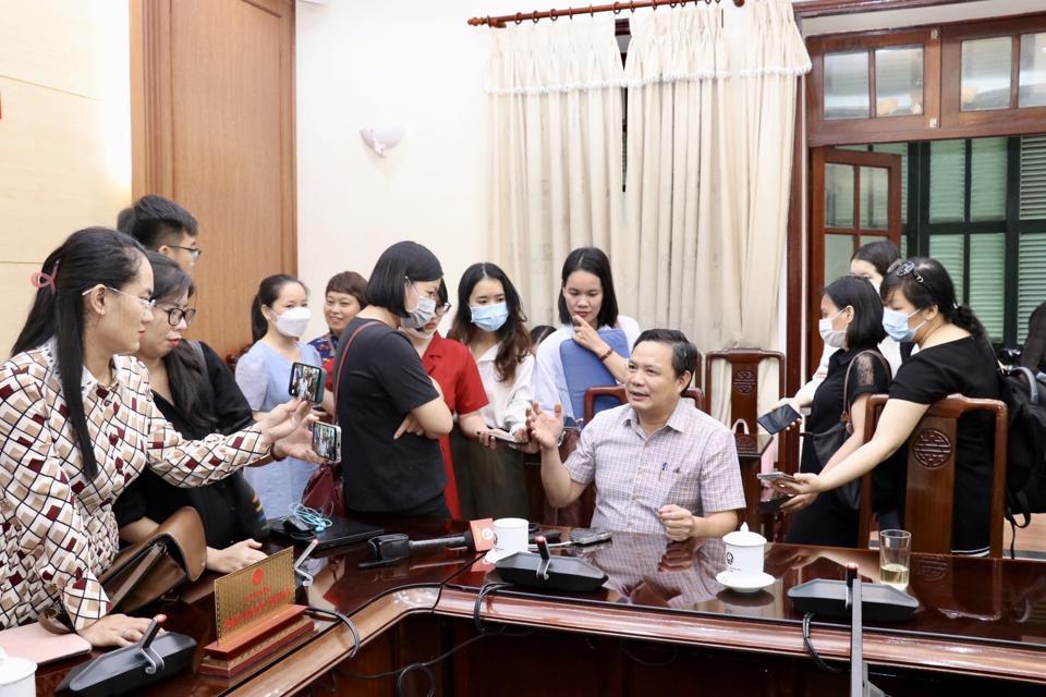 Thứ trưởng Bộ LĐTB&XH Lê Văn Thanh thông tin với báo chí về việc triển khai thực hiện chính sách hỗ trợ tiền thuê nhà cho người lao động theo Quyết định số 08/2022/QĐ-TTg. Ảnh: Trần Oanh.