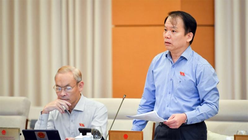 Chủ nhiệm Ủy ban Pháp luật của Quốc hội Hoàng Thanh Tùng báo cáo thẩm tra Dự Luật. Ảnh: Quochoi.vn