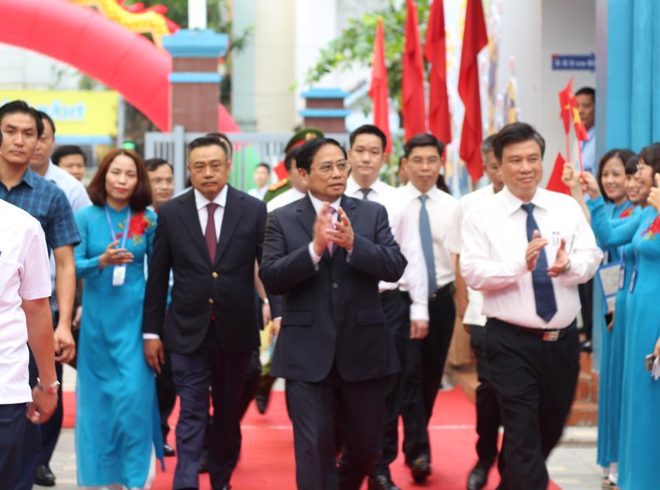 Thủ tướng Phạm Minh Chính dự khai giảng tại Trường TH Đoàn Thị Điểm, Hà Nội - Ảnh 1