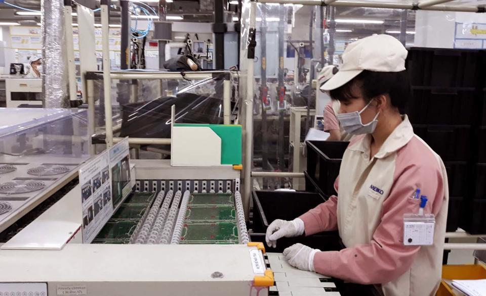 Sản xuất bản mạch điện tử tại Công ty TNHH Điện tử Meiko Việt Nam (Khu công nghiệp Thạch Thất). Ảnh: Hải Linh