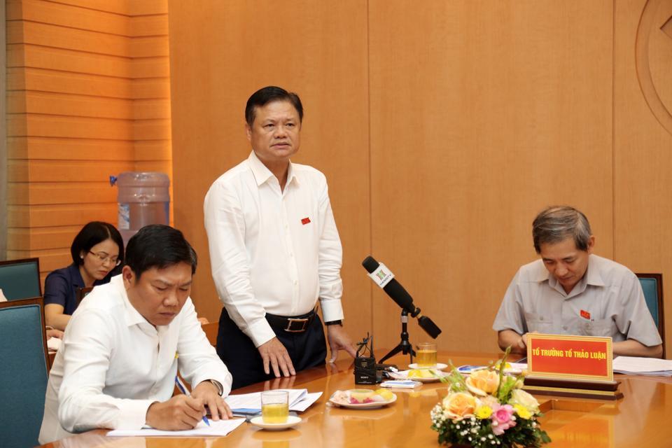 Trưởng ban Tổ chức Thành ủy Vũ Đức Bảo nêu ý kiến tại Tổ thảo luận