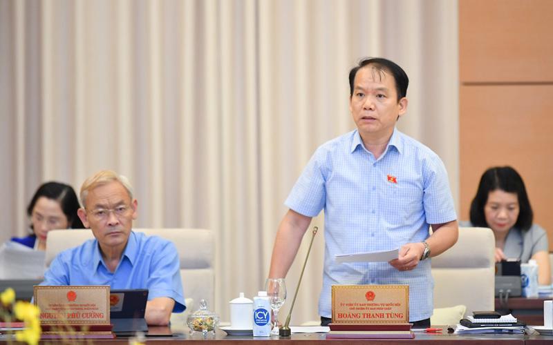 Chủ nhiệm Ủy ban Pháp luật của Quốc hội Hoàng Thanh Tùng thảo luận tại phiên họp. Ảnh: Quochoi.vn