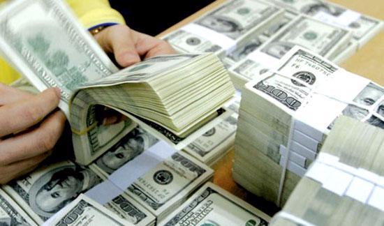 Tỷ giá USD tăng mạnh trong ngân hàng, thị trường vẫn giảm. Ảnh minh hoạ.