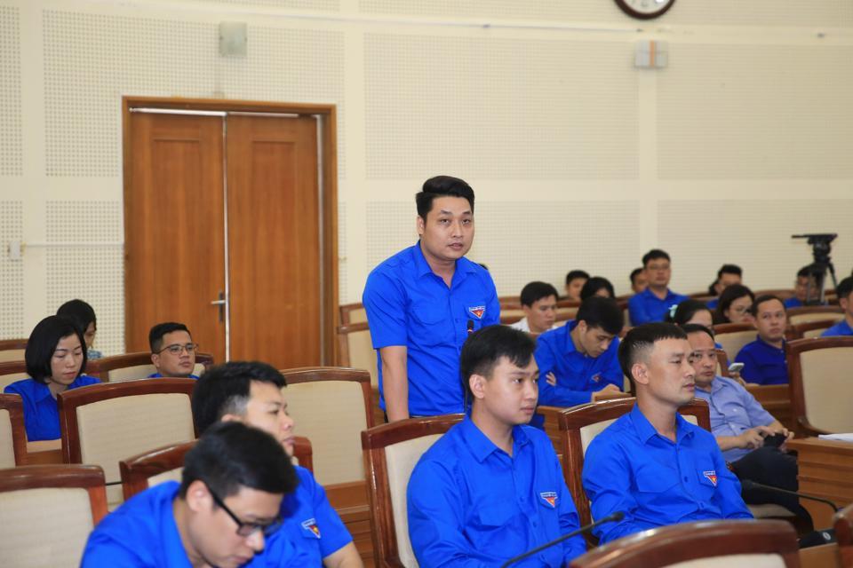 Đại biểu tham luận tại diễn đàn.