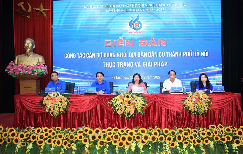 Các đại biểu tham dự diễn đàn.