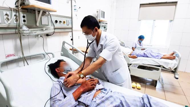 Bệnh nhân mắc liên cầu lợn đang được điều trị ở Bệnh viện Bệnh Nhiệt đới T.Ư. Ảnh: Đặng Thanh