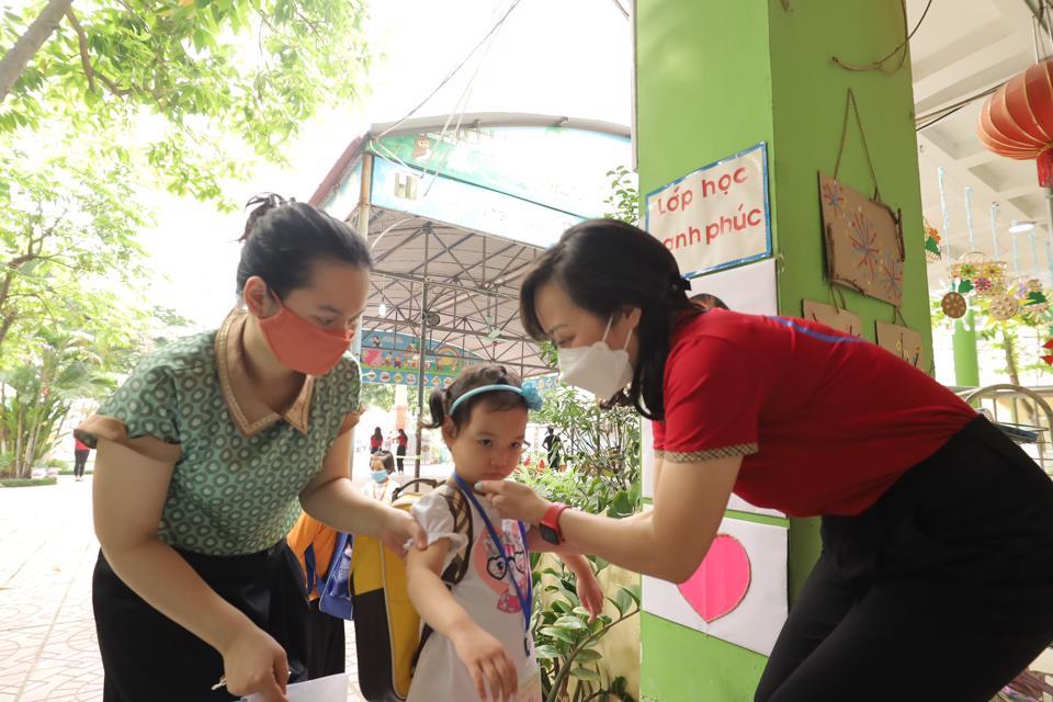 Giáo dục mầm non lấy trẻ em là trung tâm, chăm sóc và phát triển trẻ là phương pháp