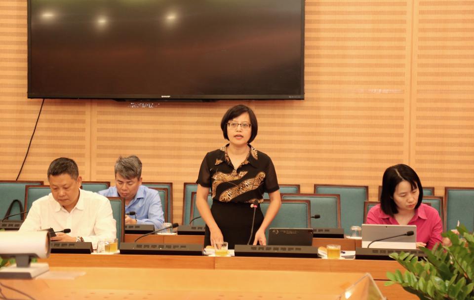 Thành viên đoàn giám sát phát biểu tại buổi làm việc