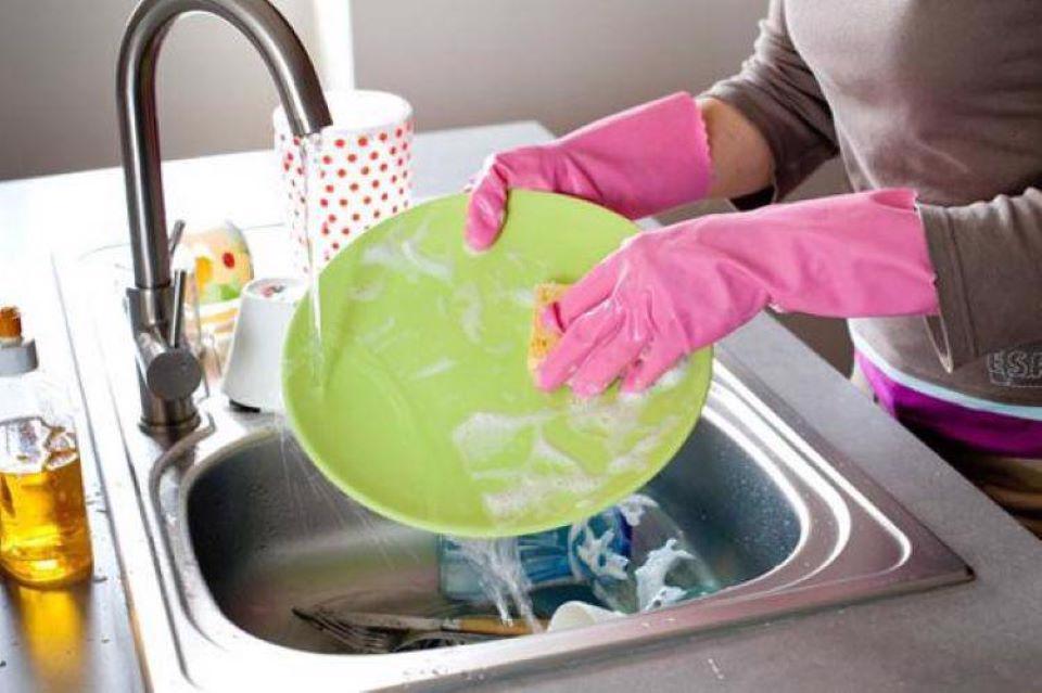 Những sai lầm thường gặp khi rửa bát  - Ảnh 1