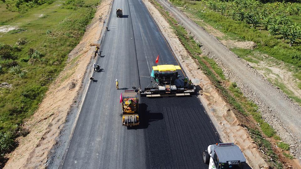 Tập đoàn Sơn Hải xin bảo hành 10 năm các dự án cao tốc đang thực hiện. Ảnh: Trung Vũ.