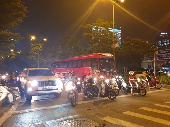 Lắp thêm đèn chiếu sáng cho xe máy có bị xử phạt không? - Ảnh 1