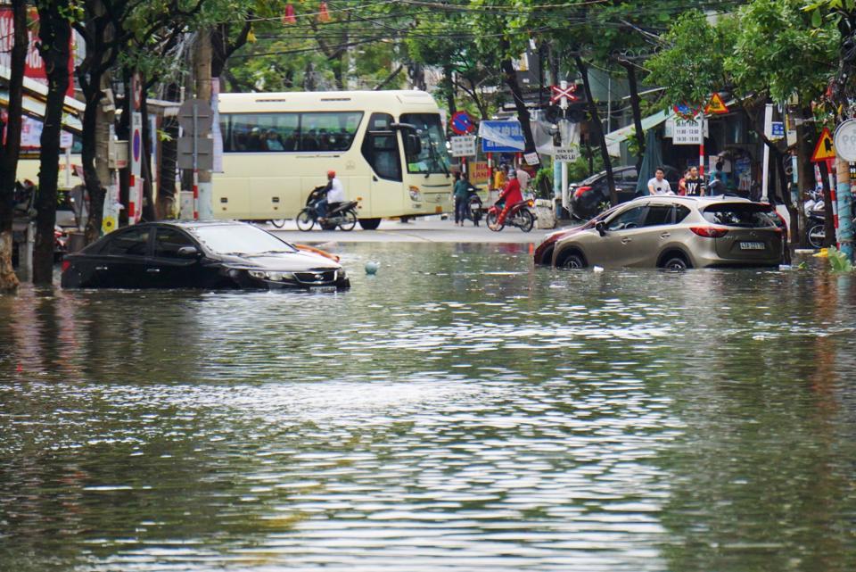 Thiên tai diễn biến ngày một khó lường, đòi hỏi sự vào cuộc của các tầng lớp Nhân dân, trong đó có người cao tuổi.