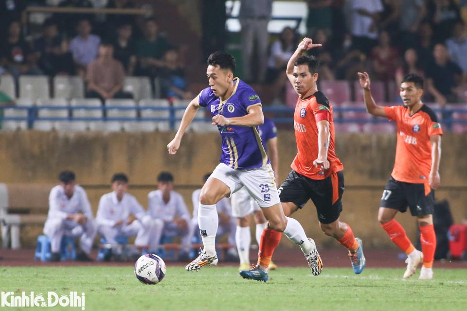 Chưa dừng lại ở đó, phút bù giờ cuối cùng của hiệp 2 Hà Nội FC có bàn thắng thứ 3 của Xuân Tú để ấn định tỷ số của trận đấu.