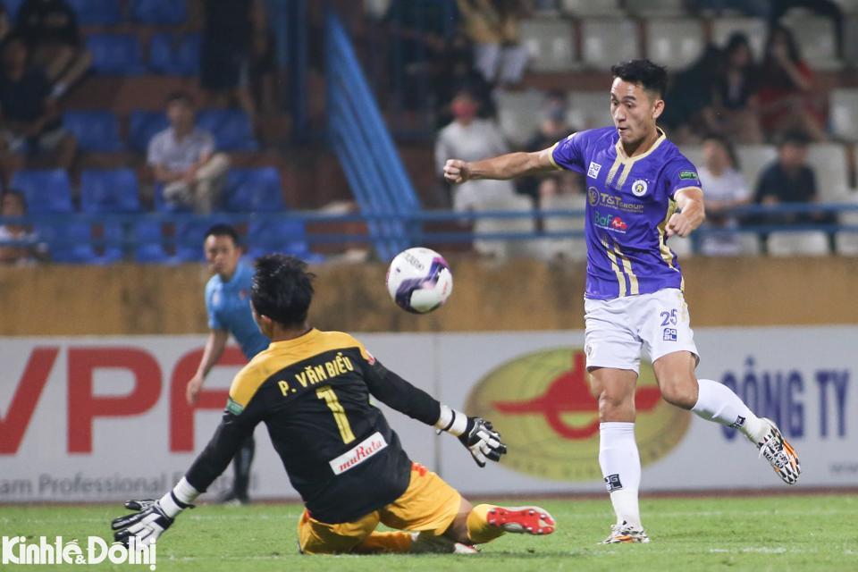 Hà Nội FC đòi lại ngôi đầu bảng V-League 2022 - Ảnh 13