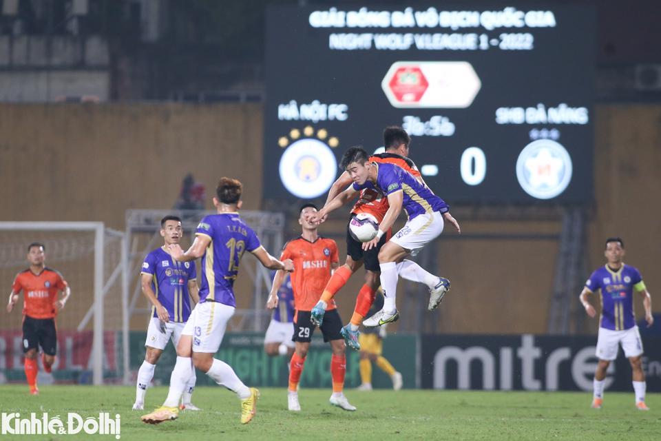 Hà Nội Fc thi đấu khá chủ động trong phần lớn thời gian thi đấu của hiệp 1 nhưng các chân sút trên hàng công không tận dụng được cơ hội để ghi bàn thắng mở tỷ số.