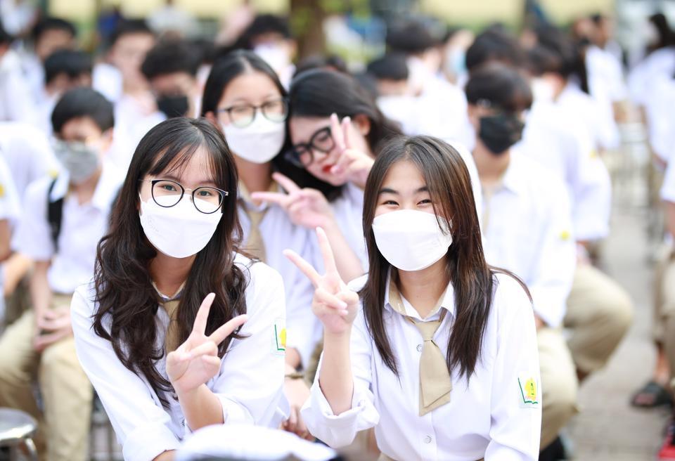 Học sinh lớp 12 trường THPT Phan Huy Chú- Đống Đa (Ảnh: FBNT)