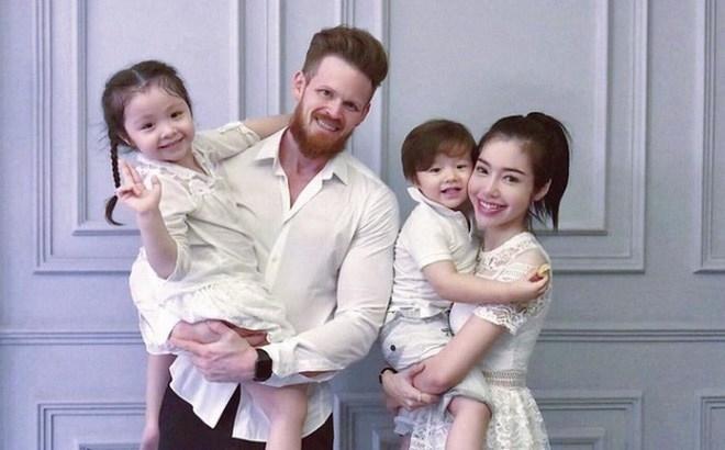 Elly Trần và chồng