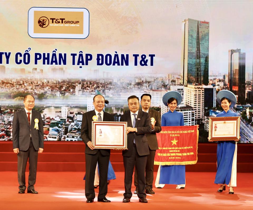 T&T Group vinh dự được trao tặng Huân chương Lao động hạng Ba vì những thành tích xuất sắc trong công tác phòng chống dịch Covid-19.